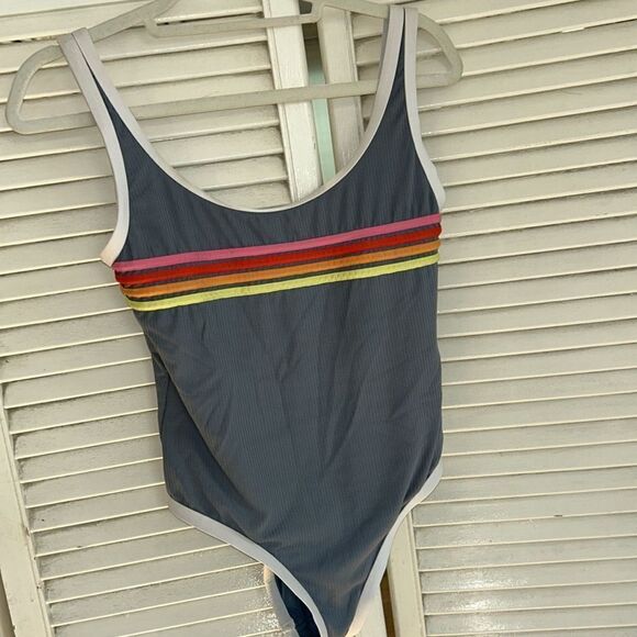 Rip curl 🏄🏻♀️🌊 Rainbow 🌈 Stripe One Piece Lined Swimsuit🩱Stays Put! - Picture 16 of 17